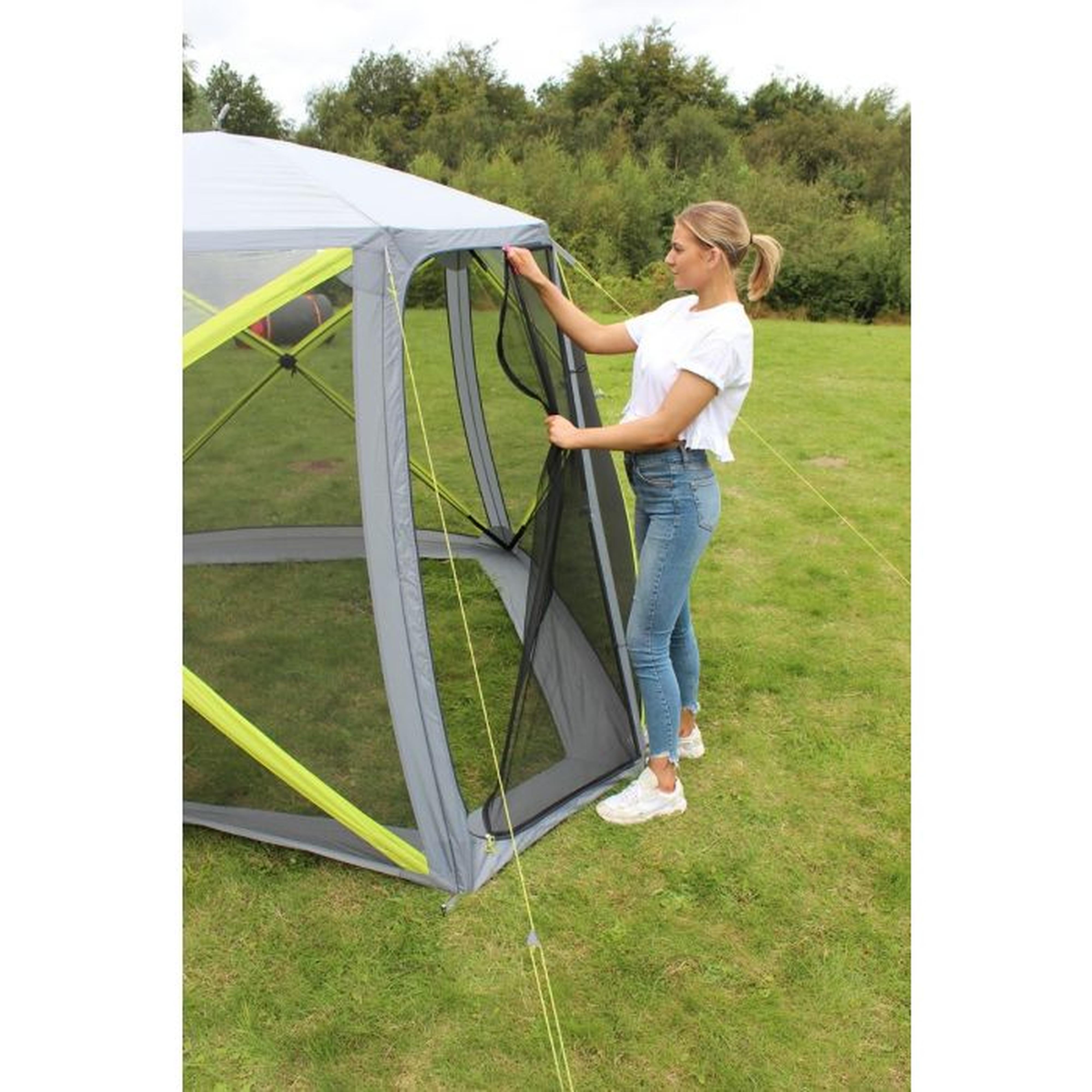 Pop up outlet utility tent